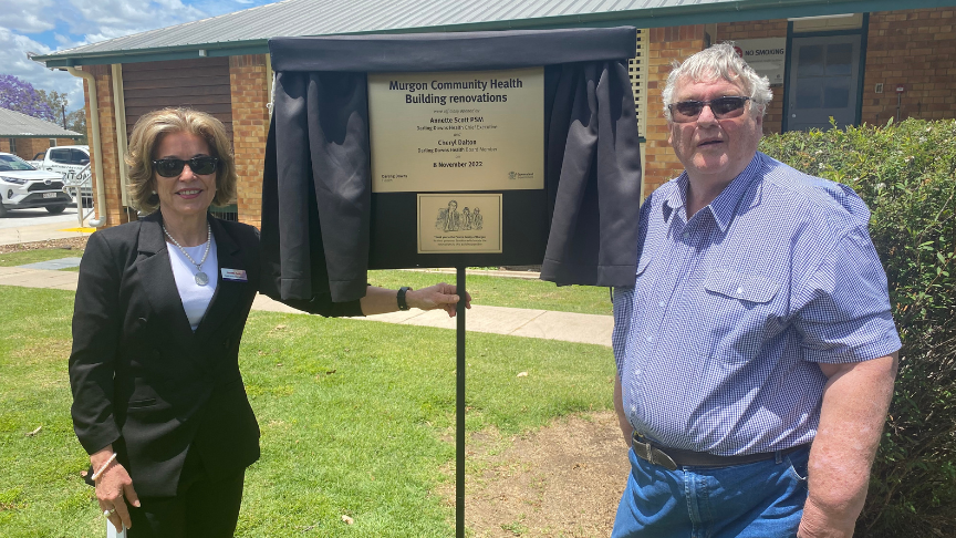 Annette Scott with Col Pearen unveiling the Murgon renovations plaque 